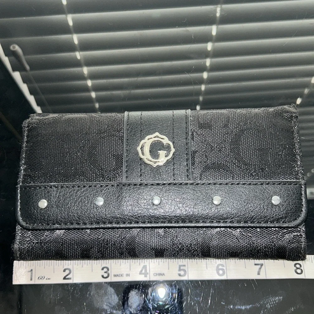 Guess Wallet Trifold Clutch Slim Snap Closure All over Logo Faux Leather